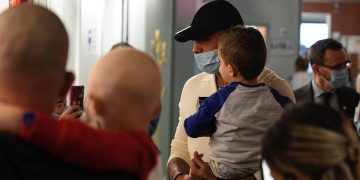 Marcell Jacobs insieme a Regione negli ospedali di Bergamo e Brescia