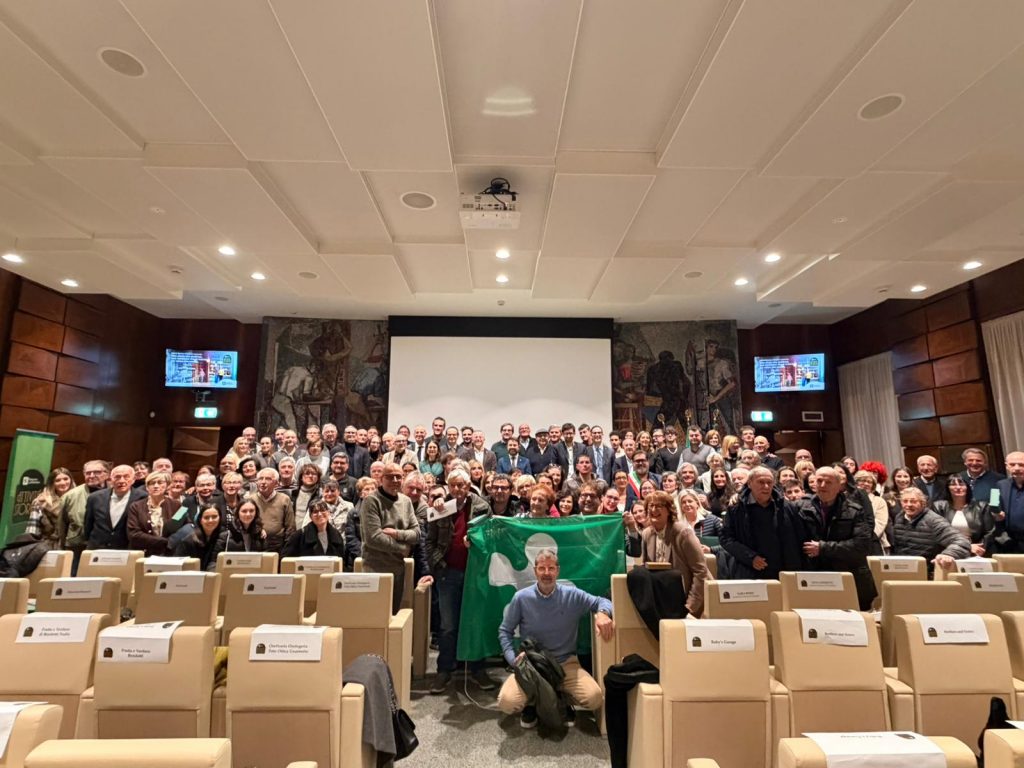 L'assessore regionale allo Sviluppo economico, Guido Guidesi, ha premiato 74 'nuove' attività storiche della provincia di Bergamo