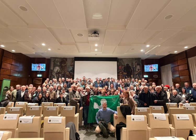 L'assessore regionale allo Sviluppo economico, Guido Guidesi, ha premiato 74 'nuove' attività storiche della provincia di Bergamo