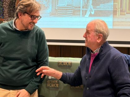 In foto l'assessore regionale allo Sviluppo economico, Guido Guidesi, che premia 74 'nuove' attività storiche della provincia di Bergamo