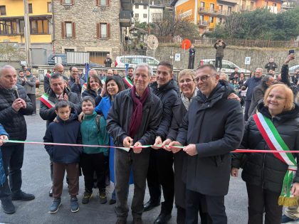 L’assessore regionale al Welfare Guido Bertolaso all’inaugurazione della Casa di Comunità di Cedegolo, in provincia di Brescia