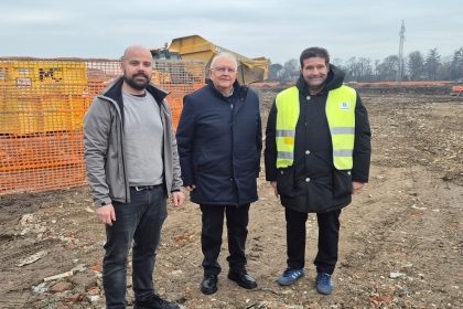assessore all'ambiente Comune Vimodrone Andrea Citterio, sindaco Vimodrone Dario Veneroni e assessore all'Ambiente e Clima di regione Lombardia Giorgio Maione a sopralluogo lavori bonifica ex discarica Eca