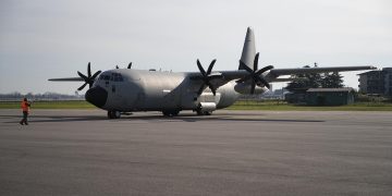 A bordo di un C-130 dell’Aeronautica Militare atterrato all’aeroporto di Milano-Linate, sono rientrate in Italia le salme di cinque cittadini italiani deceduti nella tragedia di Crans-Montana