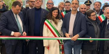 L'assessore Beduschi taglia il nastro inaugurale di Bovimac 2026, autentica vetrina della zootecnia, a Gonzaga