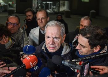 L'assessore Guido Bertolaso, nella foto Ansa, al punto stampa al Niguarda sull'arrivo degli italiani ustionati a Crans-Montana