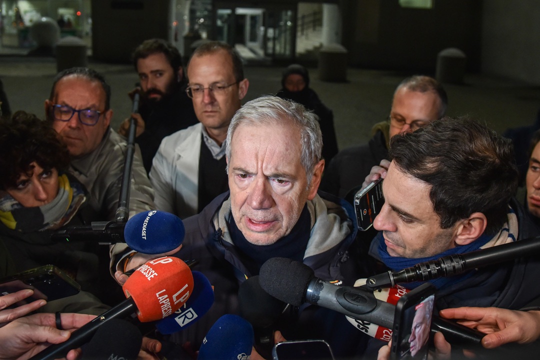 L'assessore Guido Bertolaso, nella foto Ansa, al punto stampa al Niguarda sull'arrivo degli italiani ustionati a Crans-Montana