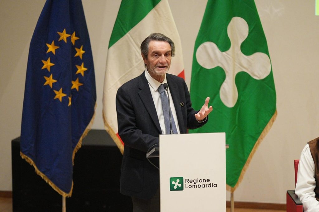 Il presidente della Regione Lombardia Attilio Fontana durante l’inaugurazione dell’opera di Michelangelo Pistoletto