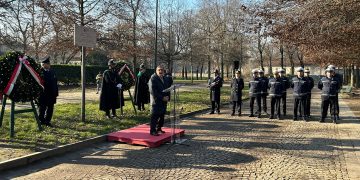 In foto l’assessore regionale alla Sicurezza e Protezione civile, Romano La Russa, durante il suo intervento alla cerimonia per la commemorazione della scomparsa dell’agente di Polizia locale Nicolò Savarino