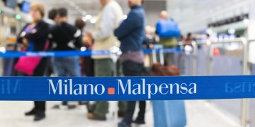 In foto l’aeroporto di Milano Malpensa che ospita la mostra del fotografo statunitense Steve McCurry