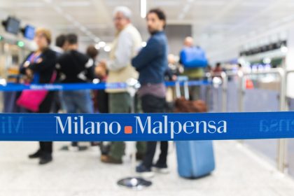 In foto l’aeroporto di Milano Malpensa che ospita la mostra del fotografo statunitense Steve McCurry