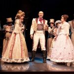 Un’opera lirica (in foto un'immagine simbolica di una scena) originale pensata per celebrare i valori delle Olimpiadi e Paralimpiadi Invernali Milano Cortina 2026: ‘I Giochi di Orobea'.