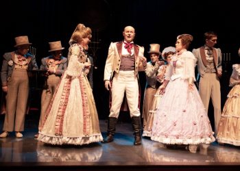 Un’opera lirica (in foto un'immagine simbolica di una scena) originale pensata per celebrare i valori delle Olimpiadi e Paralimpiadi Invernali Milano Cortina 2026: ‘I Giochi di Orobea'.