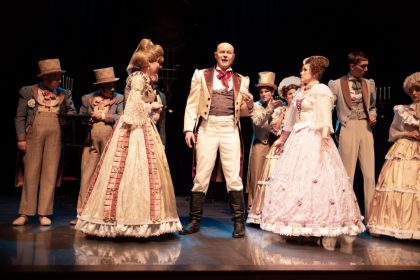 Un’opera lirica (in foto un'immagine simbolica di una scena) originale pensata per celebrare i valori delle Olimpiadi e Paralimpiadi Invernali Milano Cortina 2026: ‘I Giochi di Orobea'.