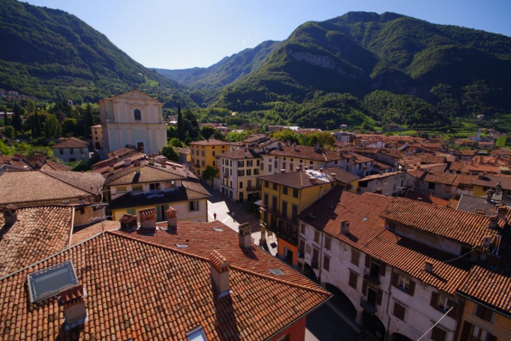 Regione Lombardia stanzia 420.000 euro per la salvaguardia di Pisogne (Brescia) per la frana sulla strada Pisogne (in foto il panorama) – Colle San Zeno