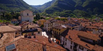 Regione Lombardia stanzia 420.000 euro per la salvaguardia di Pisogne (Brescia) per la frana sulla strada Pisogne (in foto il panorama) – Colle San Zeno