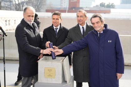 I protagonisti della conferenza stampa di posa della prima pietra del nuovo centro di produzione Rai a Milano: il presidente della Regione Lombardia Attilio Fontana, il presidente di Fondazione Fiera Giovanni Bozzetti, l’amministratore delegato Rai Giampaolo Rossi, il sindaco di Milano Beppe Sala