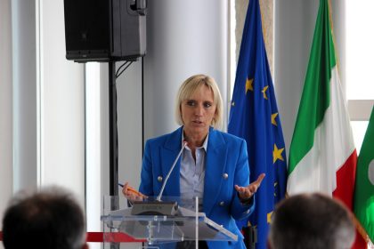 foto dell'assessore Terzi durante il convegno sulla logistica dove ha sottolineato come la Lombardia sia un nodo strategico a livello nazionale e internazionale