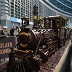 Il treno di cioccolato più lungo del mondo (in foto la locomotiva con agganciate le carrozze) è un nuovo Guinness World Records in piazza Città di Lombardia a Milano.