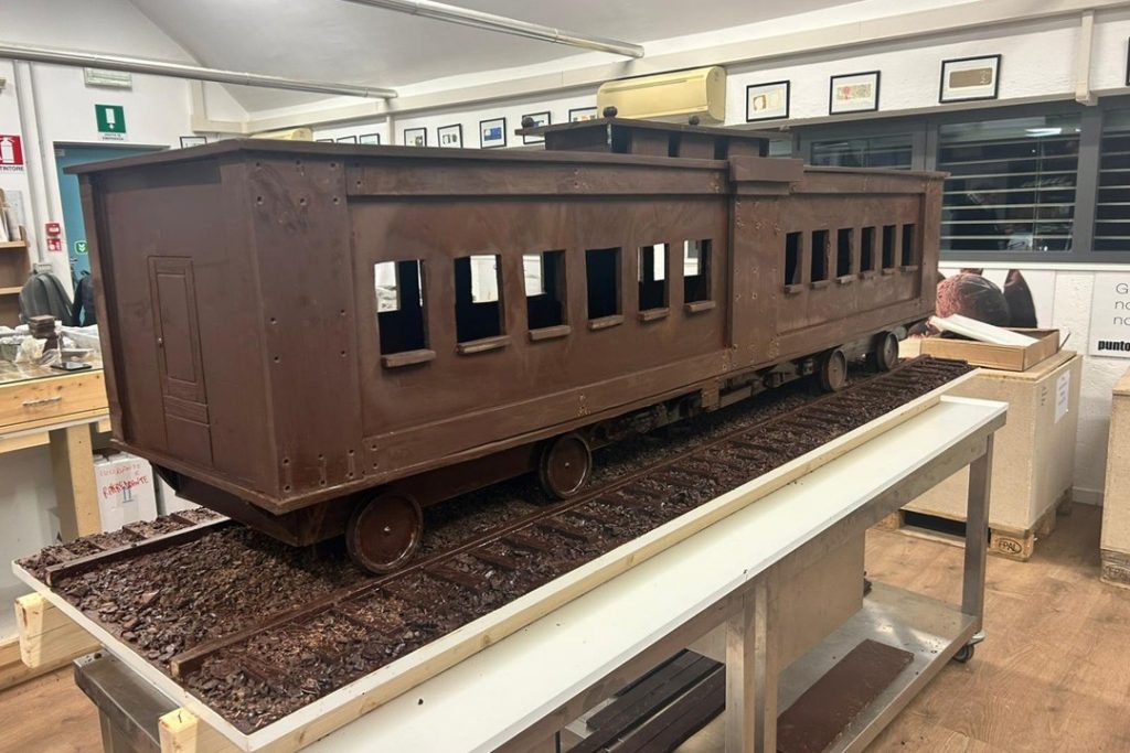 Palazzo Lombardia si prepara a diventare il palcoscenico di un'impresa unica: un treno di cioccolato; obiettivo il 'Guinness World Record'.