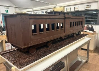Palazzo Lombardia si prepara a diventare il palcoscenico di un'impresa unica: un treno di cioccolato; obiettivo il 'Guinness World Record'.