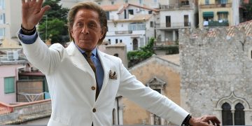Valentino Garavani, per la scomparsa dello stilista il cordoglio del presidente Fontana e della Giunta della Lombardia (foto Ansa)
