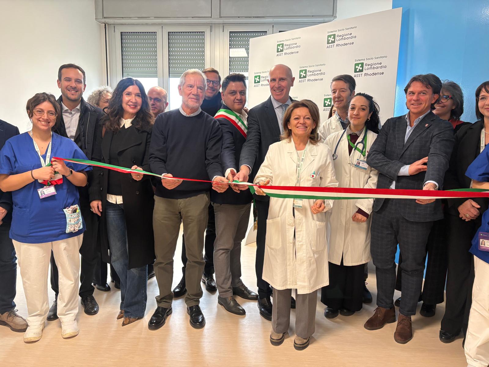 In foto gli assessori regionali Bertolaso e Alparone all’inaugurazione della Casa di Comunità di Bollate (Milano)