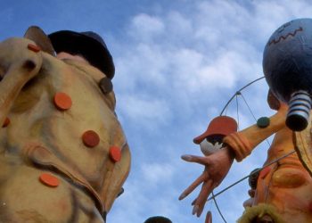 immagine di un carnevale canturino che quest'anno festeggia la centesima edizionw