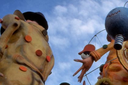 immagine di un carnevale canturino che quest'anno festeggia la centesima edizionw