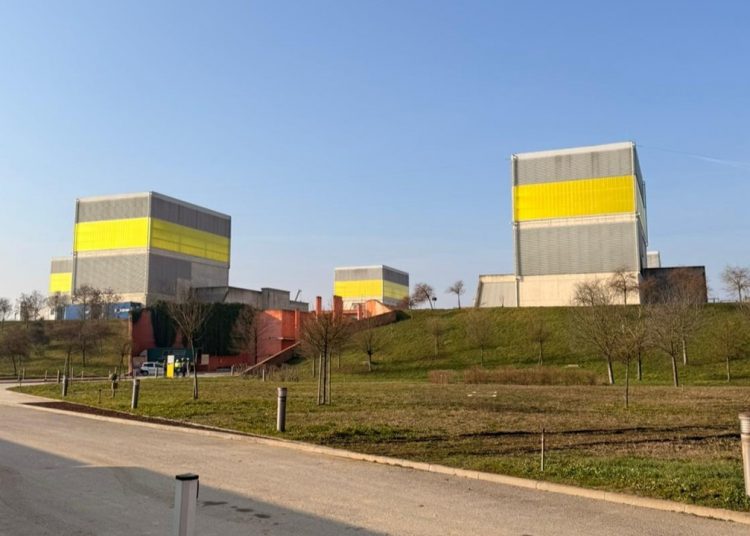 Il sito di Ferrera Erbognone con il supercomputer Eni visitato dal sottosegretario Invernizzi