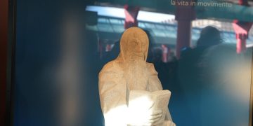 Il presidente di Regione Lombardia Attilio Fontana presente alla cerimonia di svelamento della scultura del progetto 'Adotta una statua' 2026, il 'Santo barbuto con libro' , in foto.