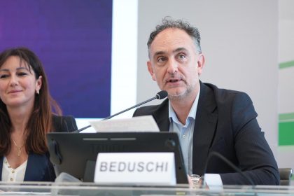 L'assessore all'Agricoltura Sovranità Alimentare e Foreste Alessandro Beduschi insieme all'assessore alla Famiglia Elena Lucchini alla conferenza stampa di presentazione della Festa della Bonarda 2026 a Rovescala