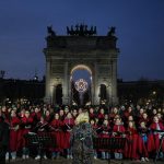 All’Arco della Pace di Milano dialogo tra religioni nell'evento 'Nella tregua olimpica', in foto coro di giovani