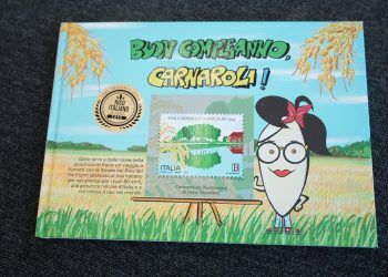 In foto la copertina del libro e progetto didattico 'Buon Compleanno Carnaroli' per la celebrazione degli 80 anni del celebre varietà di riso, nata ufficialmente nel 1945