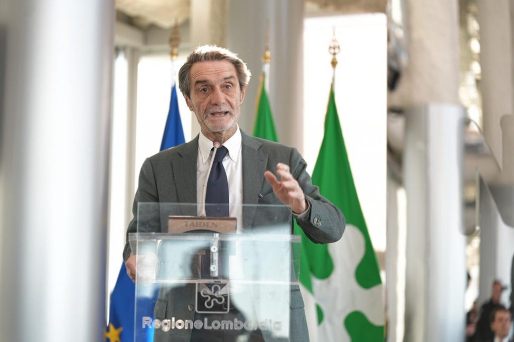 In foto il presidente della Regione Lombardia Attilio Fontana