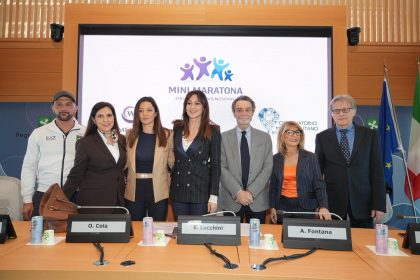 Il presidente della Regione Lombardia Attilio Fontana e l'assessore alla Famiglia Solidarietà Sociale Pari Opportunità Elena Lucchini alla conferenza stampa di presentazione della Mini Maratona per la prevenzione