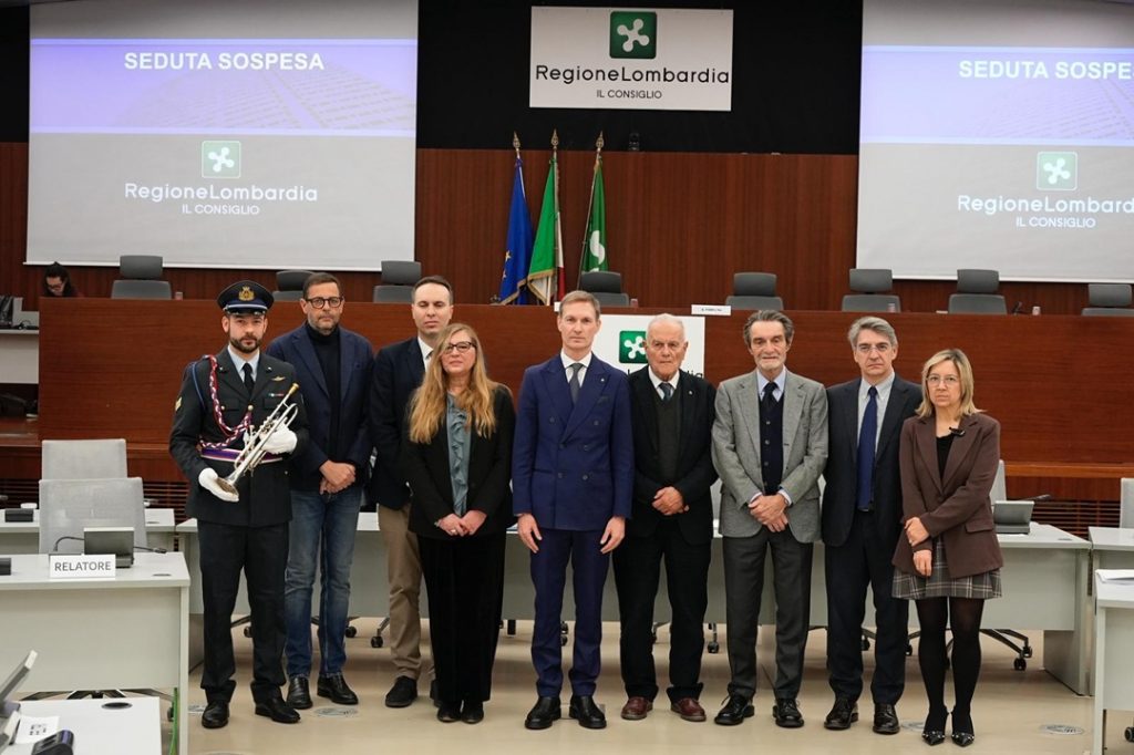 Il presidente di Regione Lombardia, Attilio Fontana, ha ribadito la solidarietà e la vicinanza delle istituzioni alle Forze dell'ordine