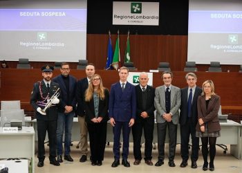 Il presidente di Regione Lombardia, Attilio Fontana, ha ribadito la solidarietà e la vicinanza delle istituzioni alle Forze dell'ordine