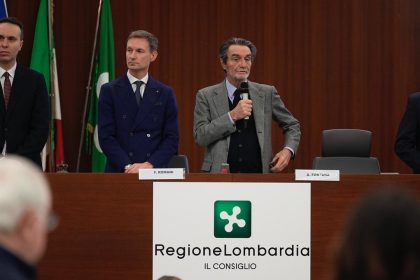 Il presidente di Regione Lombardia, Attilio Fontana, ha ribadito la solidarietà e la vicinanza delle istituzioni alle Forze dell'ordine