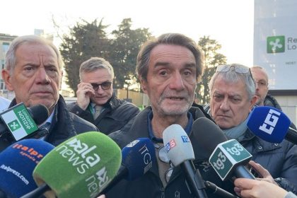 Il presidente Fontana e l'assessore Bertolaso a Niguarda, uno dei fronti più caldi dove hanno operato i team di soccorso per i feriti della tragedia di Crans-Montana cui viene assegnato il 'Premio Rosa Camuna 2026'