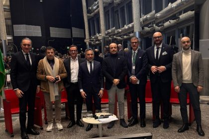 L’assessore regionale ai Trasporti e Mobilità sostenibile, Franco Lucente, è intervenuto al convegno ‘Sviluppo sostenibile e trasformazione digitale dei territori e delle imprese attraverso l’azione di Regione Lombardia’ ribadendo che entro il 2026 inizierà la sperimentazione del biglietto integrato