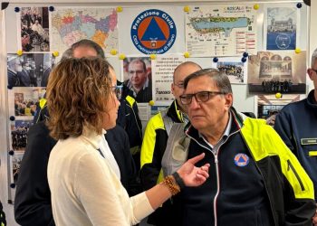 In foto l’assessore regionale alla Sicurezza e Protezione civile Romano La Russa in visita alla Sala Operativa della Protezione civile all’Idroscalo di Peschiera Borromeo