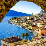 La Giunta di Regione Lombardia ha approvato la proposta Piano biennale per lo sviluppo del turismo e dell’attrattività 2026 2028. In foto uno scorcio della località di Limone del Garda (Brescia).