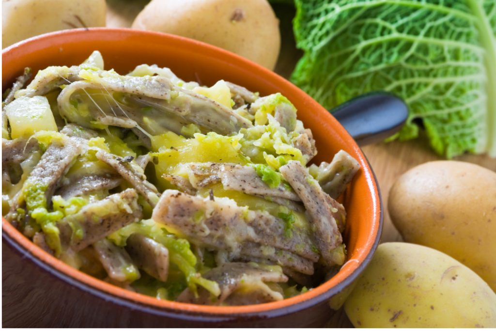 I Pizzoccheri vincono la medaglia d'oro dei Giochi della 'buona tavola' superando Risotto giallo e Cotoletta alla milanese