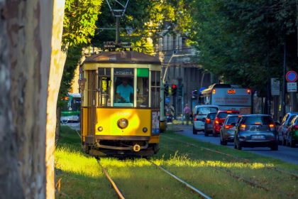 L’assessore regionale ai Trasporti e Mobilità sostenibile, Franco Lucente, è intervenuto al convegno ‘Sviluppo sostenibile e trasformazione digitale dei territori e delle imprese attraverso l’azione di Regione Lombardia’ ribadendo che entro il 2026 inizierà la sperimentazione del biglietto integrato