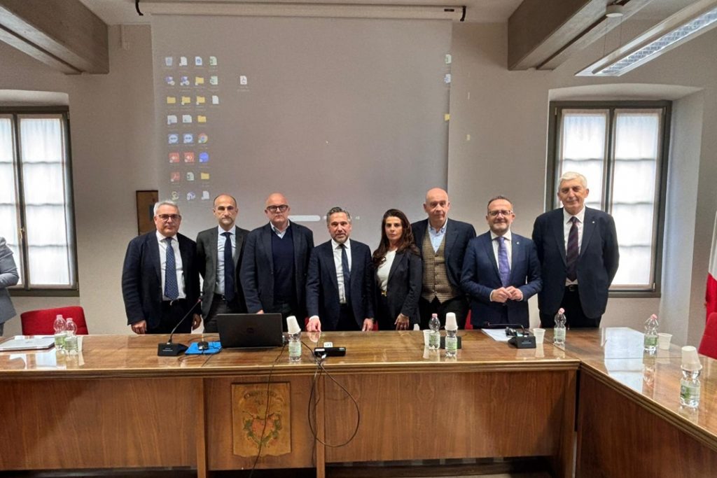 L’assessore regionale ai Trasporti e Mobilità sostenibile, Franco Lucente, ha partecipato a Iseo a un incontro tecnico dedicato alla linea Brescia–Iseo–Edolo