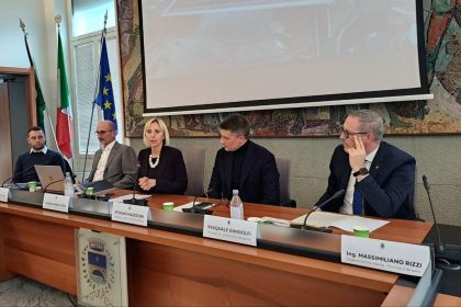 L’assessore regionale alle Infrastrutture e Opere pubbliche, Claudia Maria Terzi, interviene a Ponte Nossa (BG) alla conferenza stampa di presentazione del progetto del nuovo ponte sul fiume Serio
