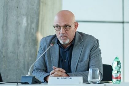 foto di repertorio di assessore sertori a palazzo lombardia inserita nel cs in cui commenta la tappa di sondrio del viaggio della torcia olimpica 