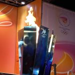 foto della fiamma olimpica sul braciere a sondrio