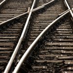 L’incendio doloso avvenuto nei pressi di Abbadia Lariana (LC), lungo la linea ferroviaria Lecco - Tirano, ha danneggiato alcuni cavi di una centralina di scambio