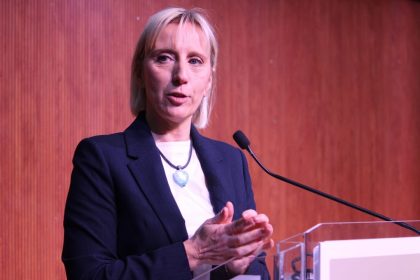 In foto l’assessore regionale alle Infrastrutture e Opere pubbliche, Claudia Maria Terzi, intervenuto al convegno 'Punto e avanti: il futuro dei lavori pubblici tra sostenibilità e concretezza' nel corso della Fiera di Bergamo nell’ambito di Edil 2026 Next